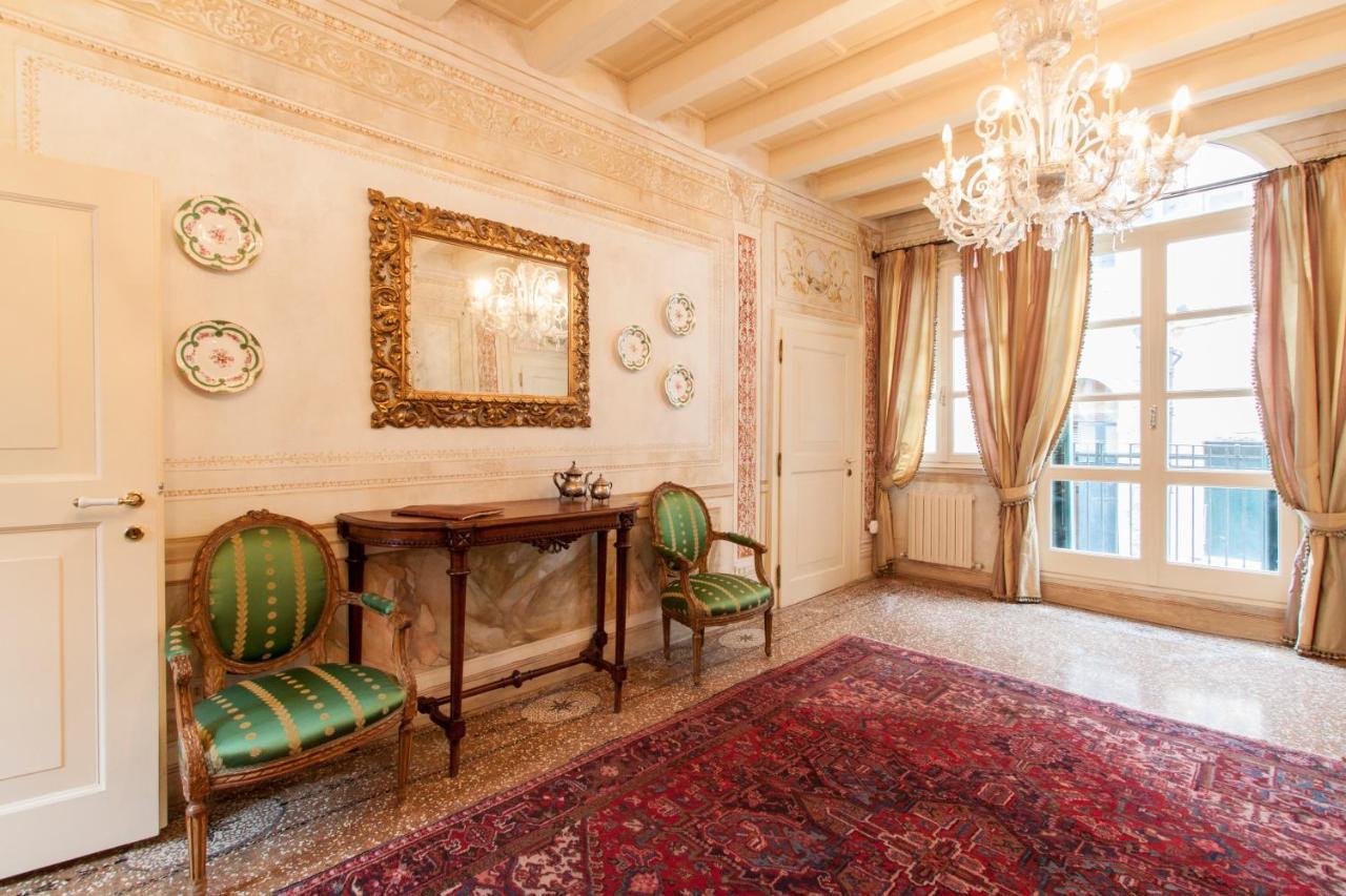 Explore Venice From A Sophisticated Hideaway In San Polo Exterior foto